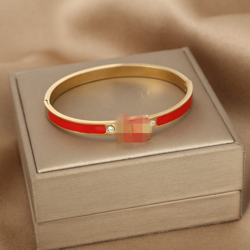 Brățară email cu litera H pentru femei, din oțel inoxidabil, închidere cu cataramă, electroplacare, 19 g, brand Nothing, stil urban modern (Material: oțel inoxidabil; Procesare: electroplacare; Greutate: 19 g; Brand: Nothing)