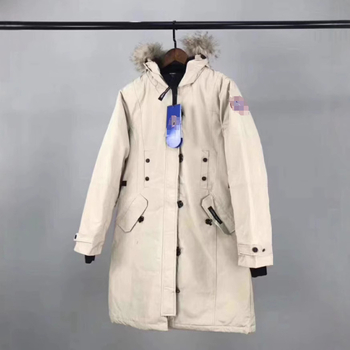 Дамско пухено яке с изолация от бял патицов пух, кашмир 76–80%, дебело, със яка от косъм на енот, средна дължина