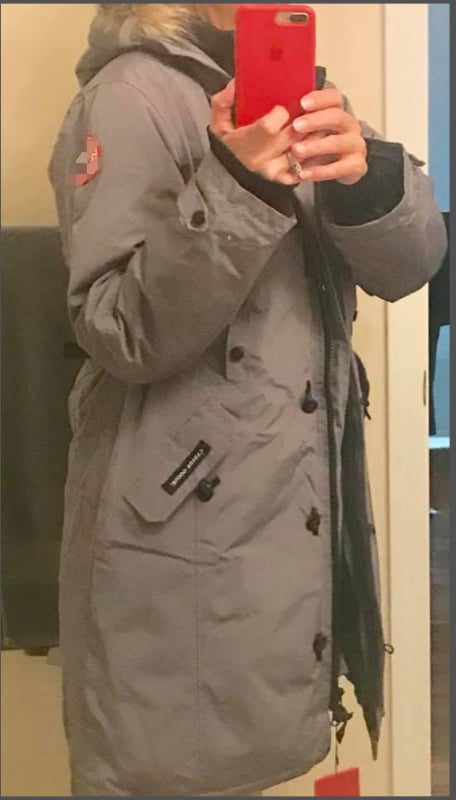 Дамско пухено яке с изолация от бял патицов пух, кашмир 76–80%, дебело, със яка от косъм на енот, средна дължина