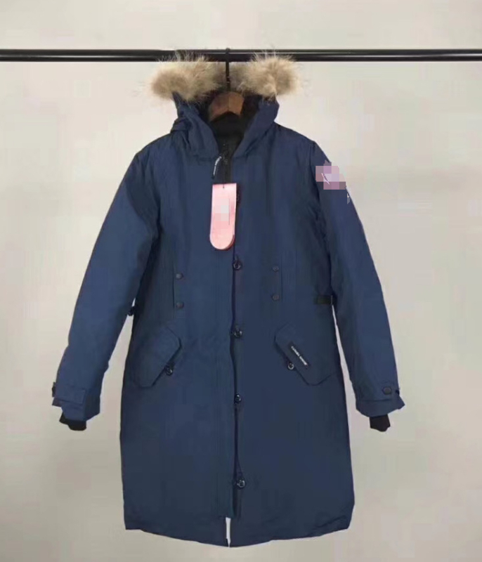 Дамско пухено яке с изолация от бял патицов пух, кашмир 76–80%, дебело, със яка от косъм на енот, средна дължина