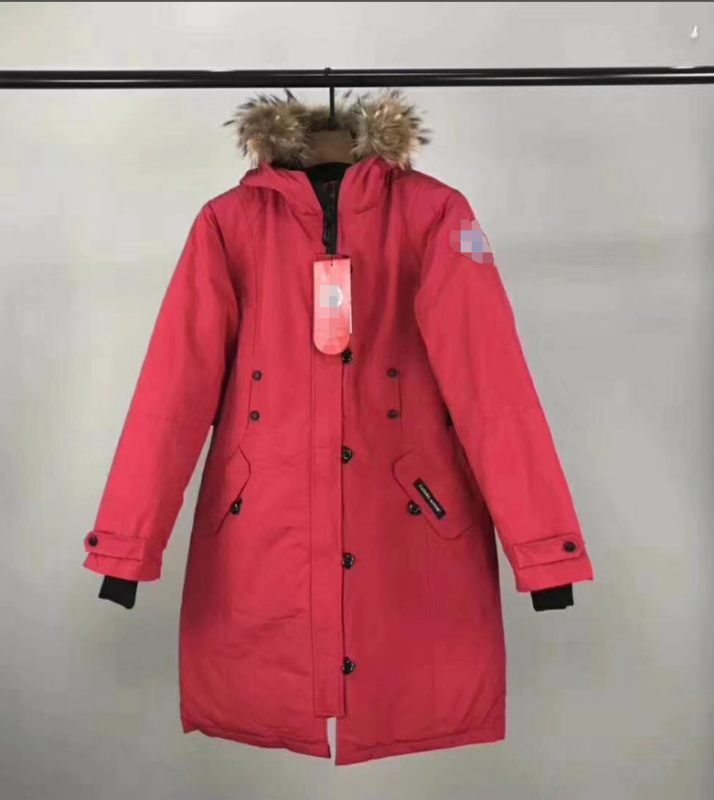 Дамско пухено яке с изолация от бял патицов пух, кашмир 76–80%, дебело, със яка от косъм на енот, средна дължина