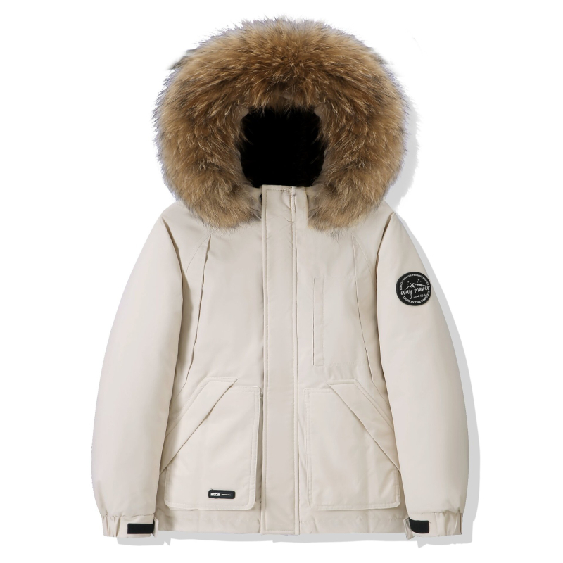 Пухено яке с голяма пухена яка; пълнител: бял патица пух; съдържание на пух 56–60%; пълнеж >450 г; основна материя: бамбукови влакна