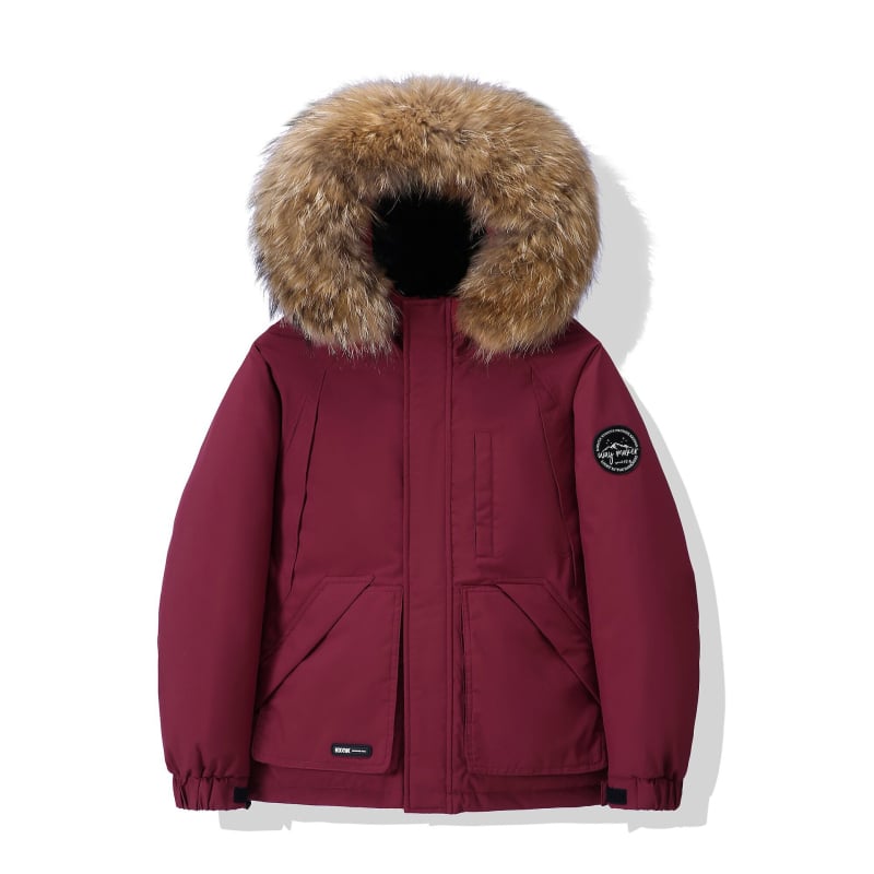 Пухено яке с голяма пухена яка; пълнител: бял патица пух; съдържание на пух 56–60%; пълнеж >450 г; основна материя: бамбукови влакна