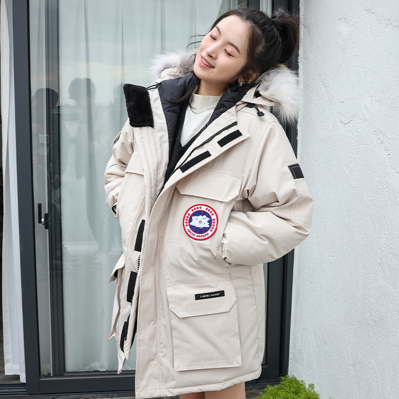 Női tollkabát, töltelék kacsa tollal, tolltartalom 81–85%, vastag belső pamut-gyapjú szövet, egyenes szabás