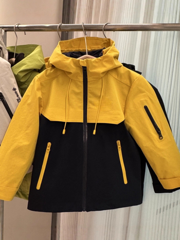 3-in-1 bērnu jaka ar noņemamu ārējo slāni, 2025 rudens–ziema, vēja izturīgs soft shell, ūdensizturība 5000mm, poliestera odere, vecums 7–12 gadi