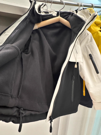 3-in-1 bērnu jaka ar noņemamu ārējo slāni, 2025 rudens–ziema, vēja izturīgs soft shell, ūdensizturība 5000mm, poliestera odere, vecums 7–12 gadi