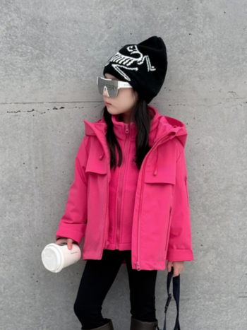 3-in-1 bērnu jaka ar noņemamu ārējo slāni, 2025 rudens–ziema, vēja izturīgs soft shell, ūdensizturība 5000mm, poliestera odere, vecums 7–12 gadi