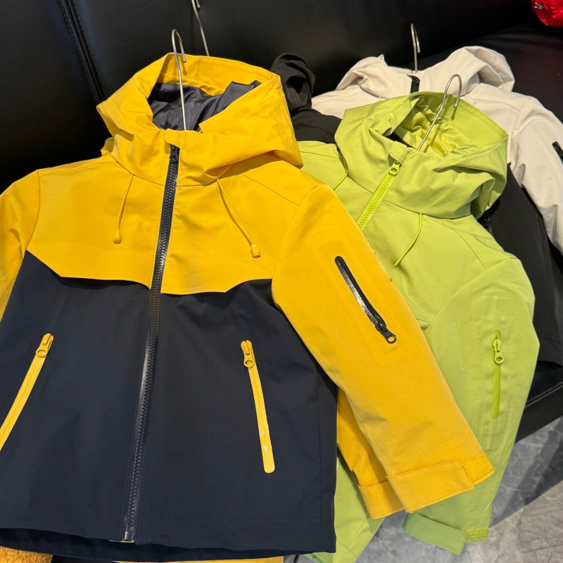 3-in-1 bērnu jaka ar noņemamu ārējo slāni, 2025 rudens–ziema, vēja izturīgs soft shell, ūdensizturība 5000mm, poliestera odere, vecums 7–12 gadi