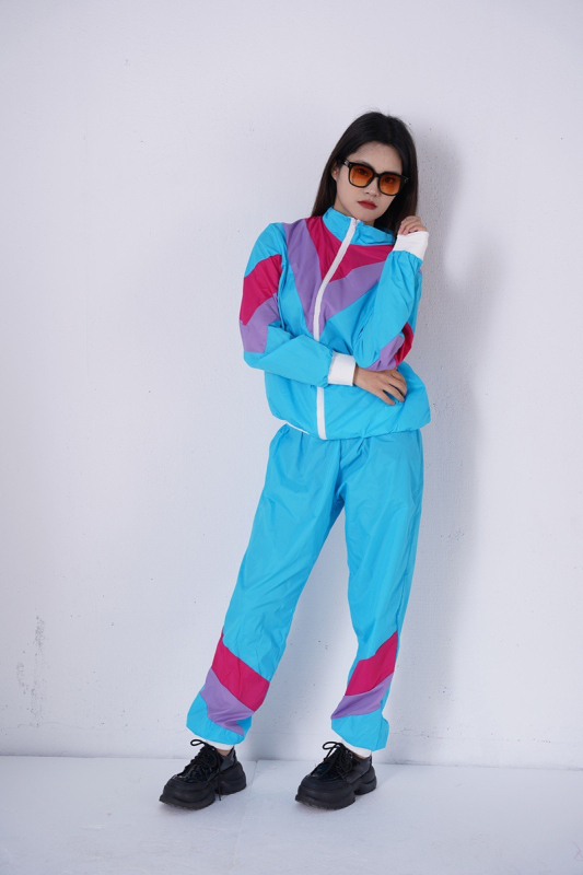 Retro Helovyno scenos kostiumas: striukės-viršutinis su ilgomis rankovėmis ir kelnes, 80-ųjų šokių/aerobikos stilius, pavasaris 2025, audiniai poliesteris ir acetatas