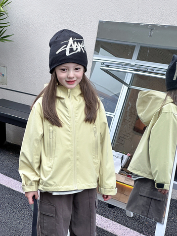 Uniszex gyerek Softshell kabát kapucnival, 4-es vízállósággal, cipzáros eleje, 3–8 éveseknek