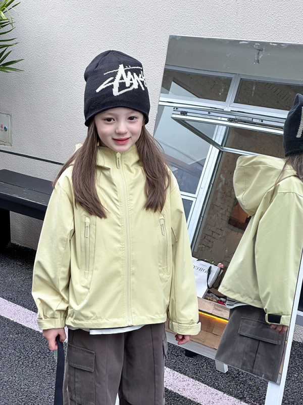 Uniszex gyerek Softshell kabát kapucnival, 4-es vízállósággal, cipzáros eleje, 3–8 éveseknek