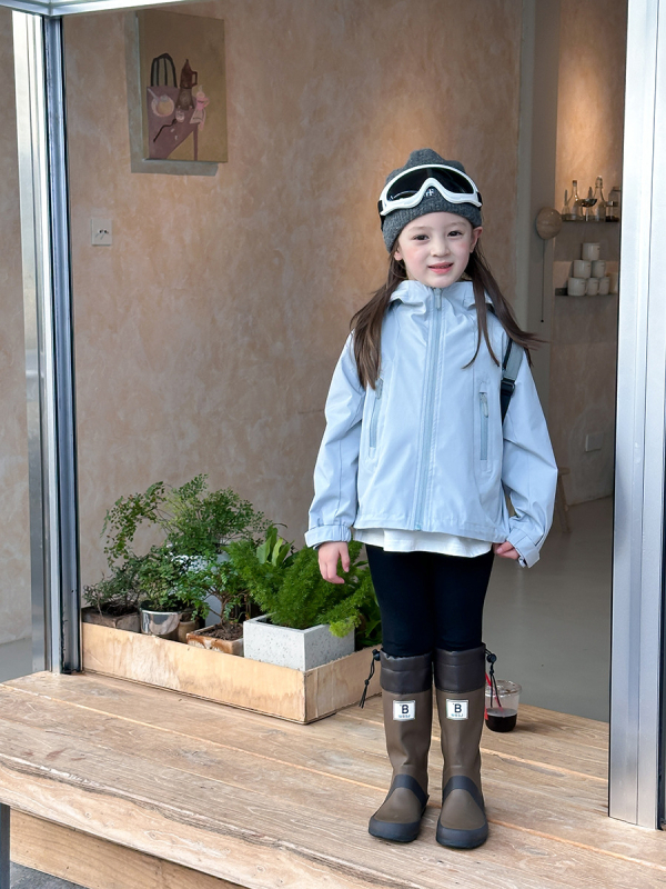 Uniszex gyerek Softshell kabát kapucnival, 4-es vízállósággal, cipzáros eleje, 3–8 éveseknek