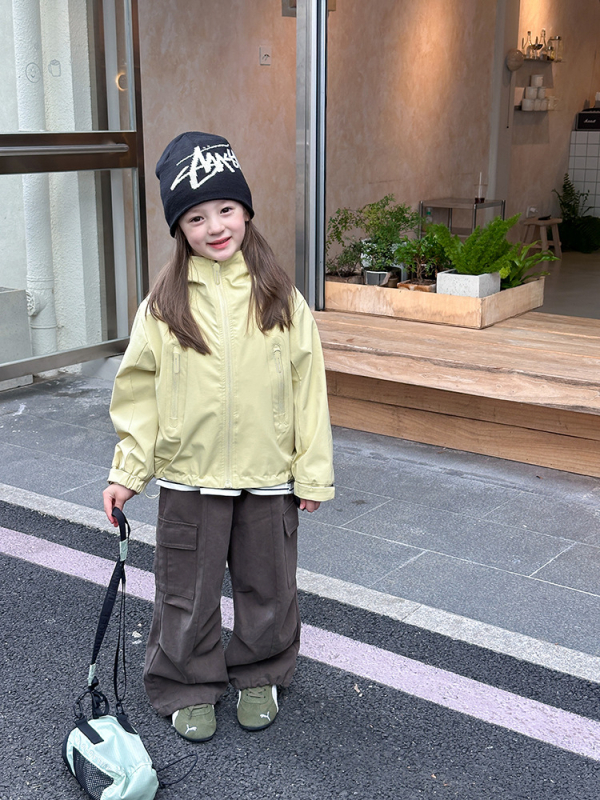 Uniszex gyerek Softshell kabát kapucnival, 4-es vízállósággal, cipzáros eleje, 3–8 éveseknek