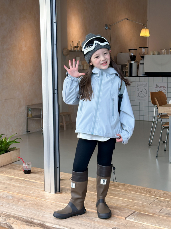 Uniszex gyerek Softshell kabát kapucnival, 4-es vízállósággal, cipzáros eleje, 3–8 éveseknek