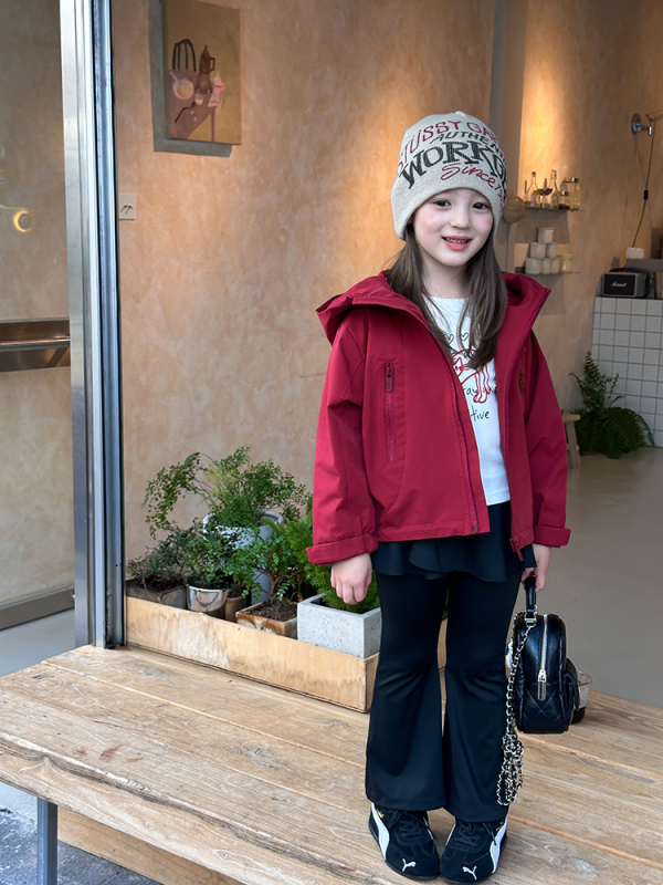 Uniszex gyerek Softshell kabát kapucnival, 4-es vízállósággal, cipzáros eleje, 3–8 éveseknek