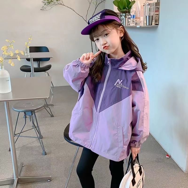 Lányoknak szóló kapucnis kabát tavasz–ősz 2025, színblokkoló design, 96% pamut, kényelmes stílus
