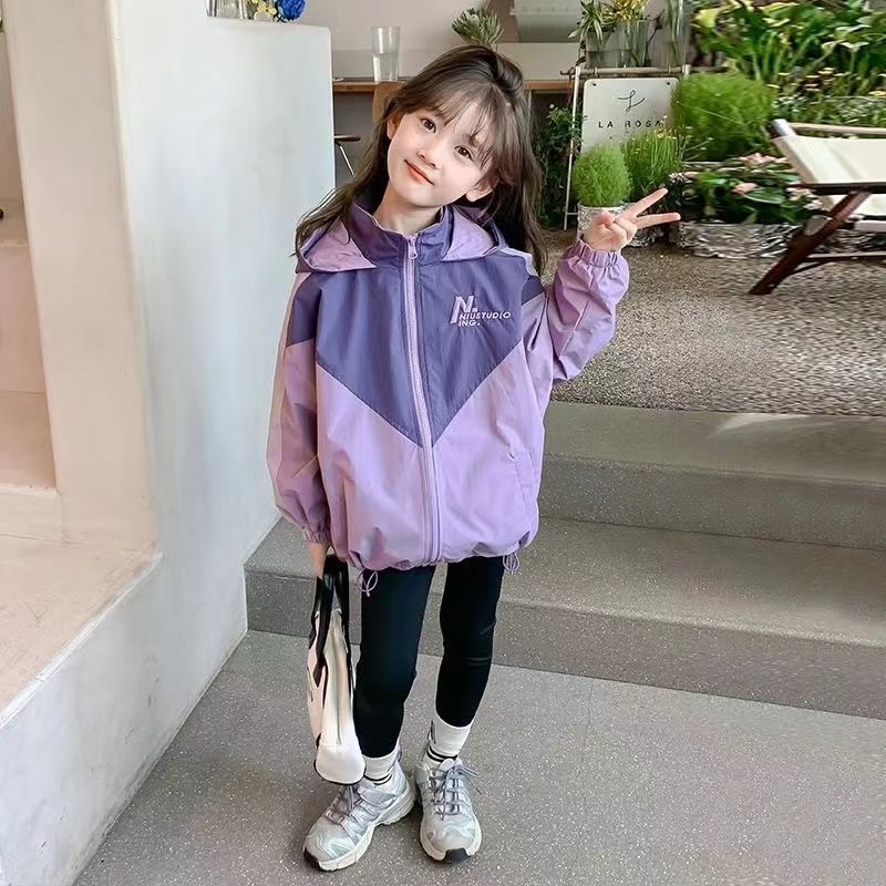 Lányoknak szóló kapucnis kabát tavasz–ősz 2025, színblokkoló design, 96% pamut, kényelmes stílus