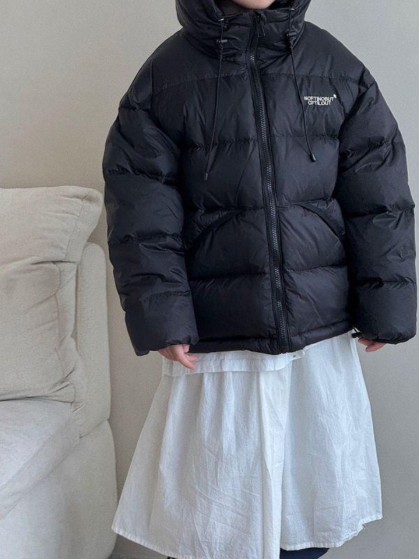 Uniszex gyerek téli párnázott kabát – külső nylon, bélés 100% poliészter, cipzár, lángálló tulajdonságok, 3-8 éveseknek