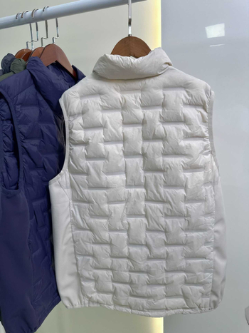 Мъжка пухена жилетка с висок стоящ яка, цип, пълнеж от патешки пух, нейлонова външна част