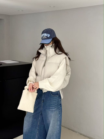 Női pehelyes mellény, koreai laza stílus, kapucnival, bő szabás, 96% kacsa tollal töltve, poliészter anyag