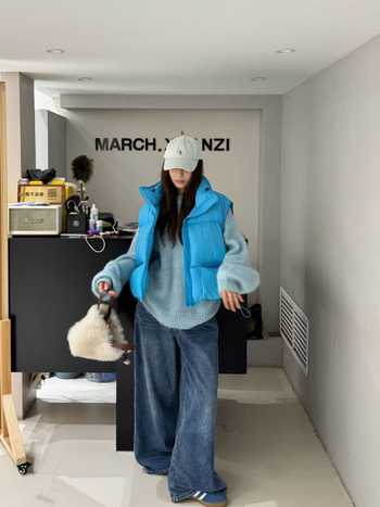 Női pehelyes mellény, koreai laza stílus, kapucnival, bő szabás, 96% kacsa tollal töltve, poliészter anyag