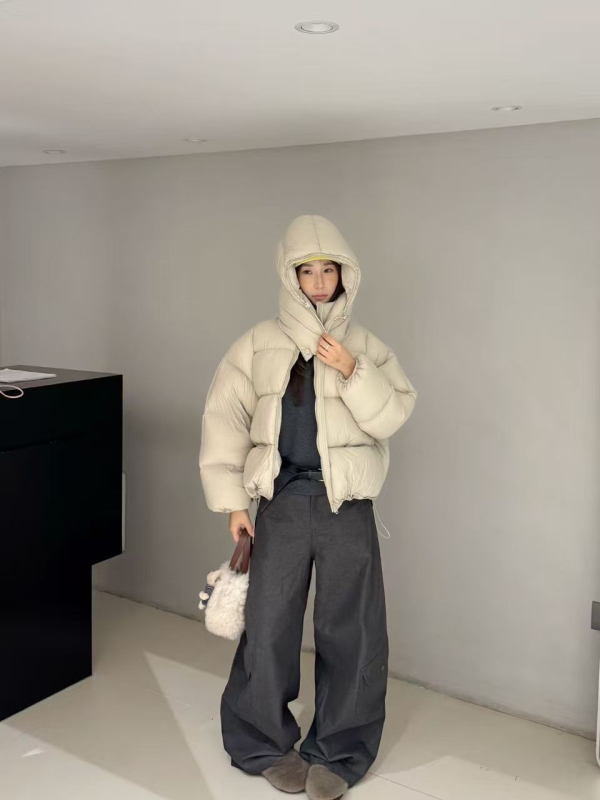 Női pehelyes mellény, koreai laza stílus, kapucnival, bő szabás, 96% kacsa tollal töltve, poliészter anyag