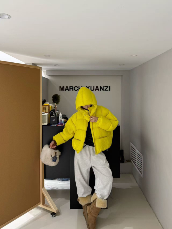 Női pehelyes mellény, koreai laza stílus, kapucnival, bő szabás, 96% kacsa tollal töltve, poliészter anyag