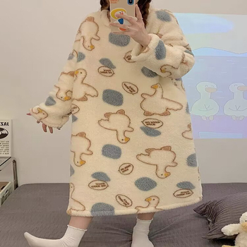 Γυναικείο φλανελέ νυχτικό με στρογγυλό λαιμό, ριγέ μοτίβο καρτούν, μακριά γραμμή για οικιακή χρήση