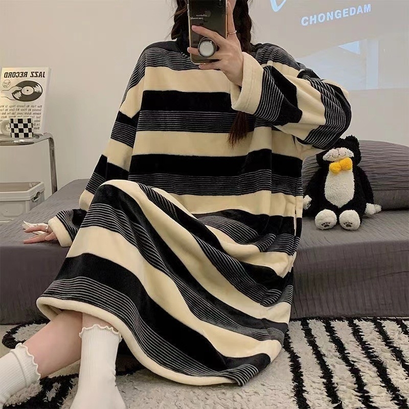 Γυναικείο φλανελέ νυχτικό με στρογγυλό λαιμό, ριγέ μοτίβο καρτούν, μακριά γραμμή για οικιακή χρήση