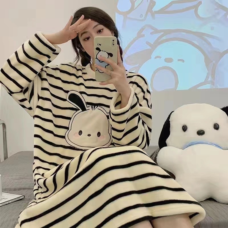 Γυναικείο φλανελέ νυχτικό με στρογγυλό λαιμό, ριγέ μοτίβο καρτούν, μακριά γραμμή για οικιακή χρήση