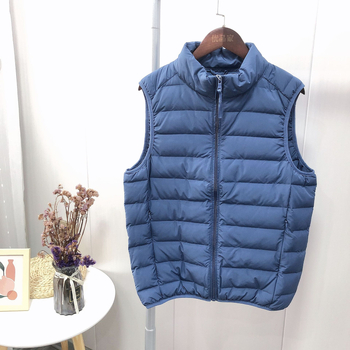 Muška lagana puffer vesta bez rukava, slobodan kroj, stojeći ovratnik, zip zatvarač, materijal: pamuk-nylon smjesa, podstava nylon, pogodna za četiri sezone