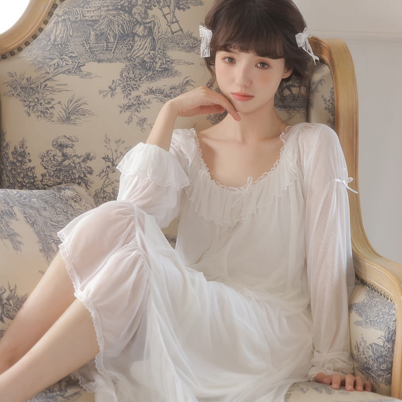 Νυχτερινή νύμφη σε στυλ παραμυθιού με μακριά μανίκια, ύφασμα modal, διχτυωτή ύφανση και μακριά φούστα