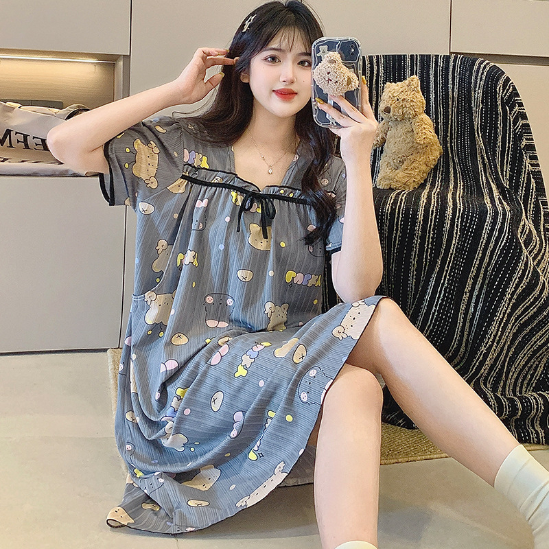 Milk Silk barojošā naktskleita vasarai, pulovera stils, kvadrātveida kakla izgriezums, piecpunktu piedurknes, 95–100% poliesters