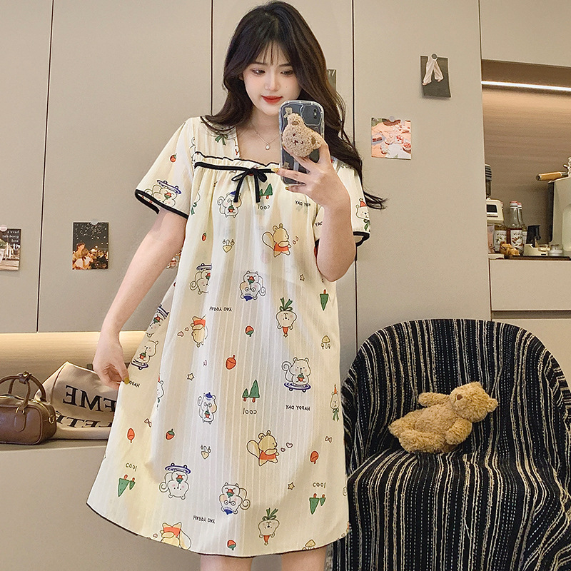 Milk Silk barojošā naktskleita vasarai, pulovera stils, kvadrātveida kakla izgriezums, piecpunktu piedurknes, 95–100% poliesters