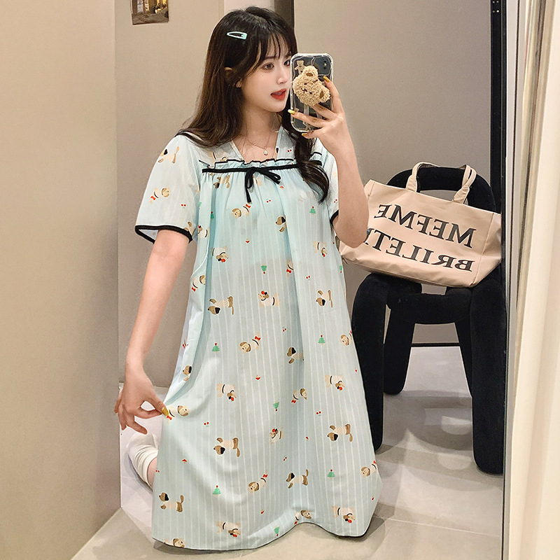 Milk Silk barojošā naktskleita vasarai, pulovera stils, kvadrātveida kakla izgriezums, piecpunktu piedurknes, 95–100% poliesters