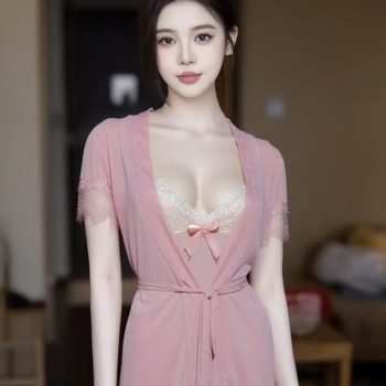 Τριών τεμαχίων καλοκαιρινό σετ εσωρούχων: δαντέλα με δικτυωτή ύφανση, V-λαιμός, μίνι φούστα; πολυεστέρας 90–95%, λεπτό ύφασμα