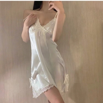 Γυναικείο νυχτικό από προσομοιωμένο μετάξι με δαντελένια άκρη, λεπτές τιράντες, V-λαιμό, μίντι μήκος