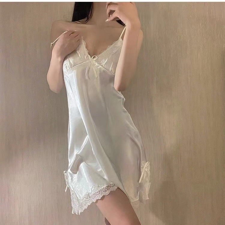 Γυναικείο νυχτικό από προσομοιωμένο μετάξι με δαντελένια άκρη, λεπτές τιράντες, V-λαιμό, μίντι μήκος
