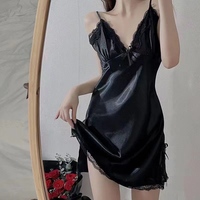 Γυναικείο νυχτικό από προσομοιωμένο μετάξι με δαντελένια άκρη, λεπτές τιράντες, V-λαιμό, μίντι μήκος