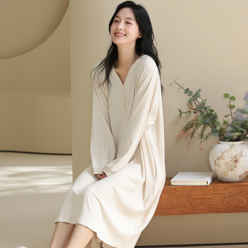 Νυχτικό οικιακής χρήσης με V-λαιμό, μακριά μανίκια, midi μήκος — μείγμα Modal-Βισκόζη, μεσαίο βάρος 161–180 g/m²