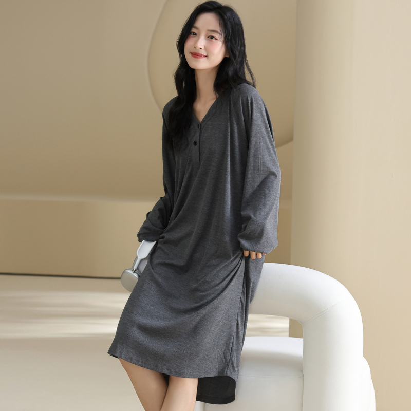 Νυχτικό οικιακής χρήσης με V-λαιμό, μακριά μανίκια, midi μήκος — μείγμα Modal-Βισκόζη, μεσαίο βάρος 161–180 g/m²