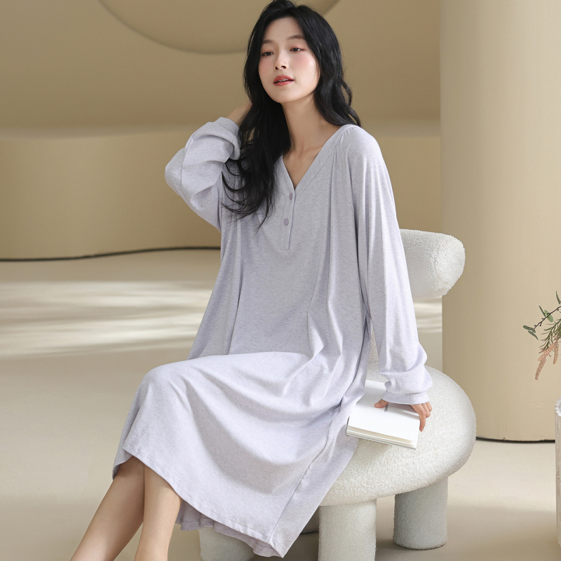 Νυχτικό οικιακής χρήσης με V-λαιμό, μακριά μανίκια, midi μήκος — μείγμα Modal-Βισκόζη, μεσαίο βάρος 161–180 g/m²