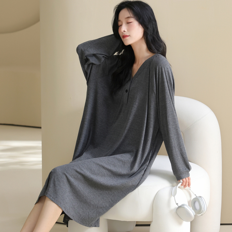 Νυχτικό οικιακής χρήσης με V-λαιμό, μακριά μανίκια, midi μήκος — μείγμα Modal-Βισκόζη, μεσαίο βάρος 161–180 g/m²