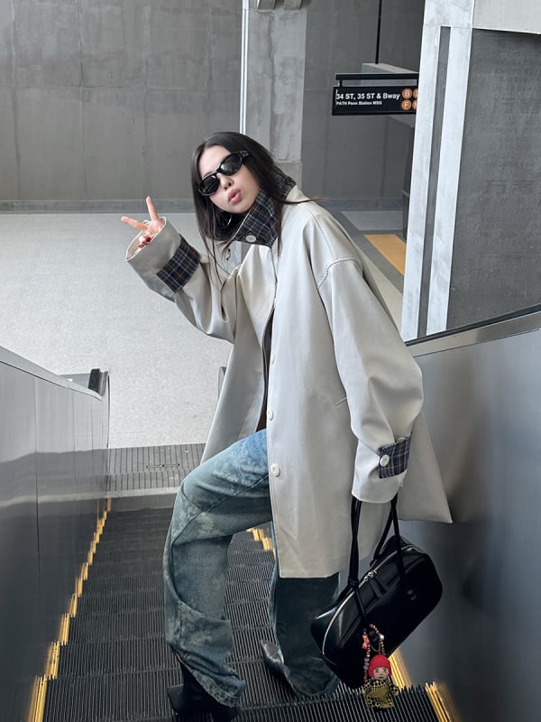 Pamut hosszú kabát kockás mintával, állítható gallér, bő szabás, egyrészes gombos zárás