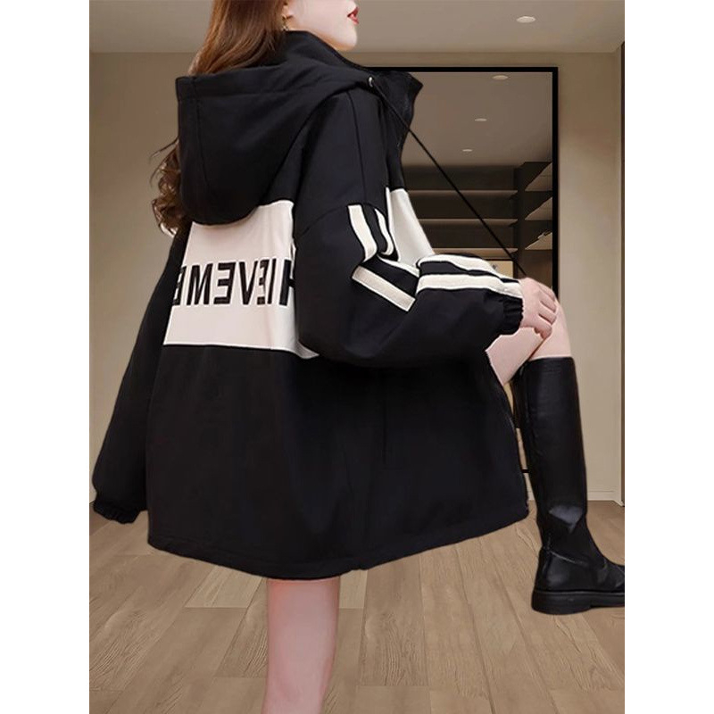 Női kapucnis széldzseki, laza szabás, zárás zipzárral és gombokkal, anyag nylon 95%+, hossz 50–65 cm