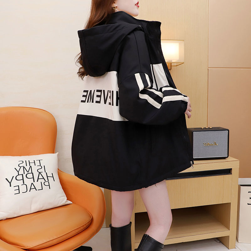 Női kapucnis széldzseki, laza szabás, zárás zipzárral és gombokkal, anyag nylon 95%+, hossz 50–65 cm