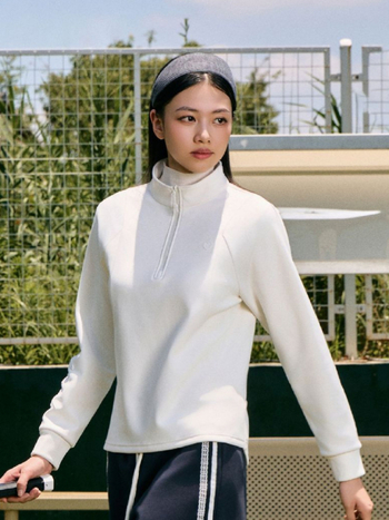 Νάιλον μπουφάν με κέντημα λογότυπου, κουκούλα, σταθερός γιακάς, μακριά μανίκια ραγκλαν, χαλαρή γραμμή