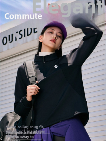 Νάιλον μπουφάν με κέντημα λογότυπου, κουκούλα, σταθερός γιακάς, μακριά μανίκια ραγκλαν, χαλαρή γραμμή