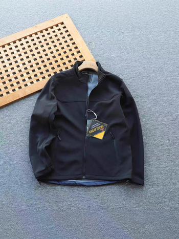 Vanjska soft-shell jakna s flekom, stojeći ovratnik, vjetrovita i vodoodbojna, prednji zip