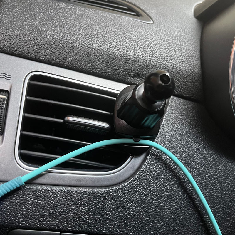 Auto držač za telefon s bežičnim punjenjem, model XX1, univerzalna kompatibilnost, ugradnja na otvor za zrak, plastično kućište